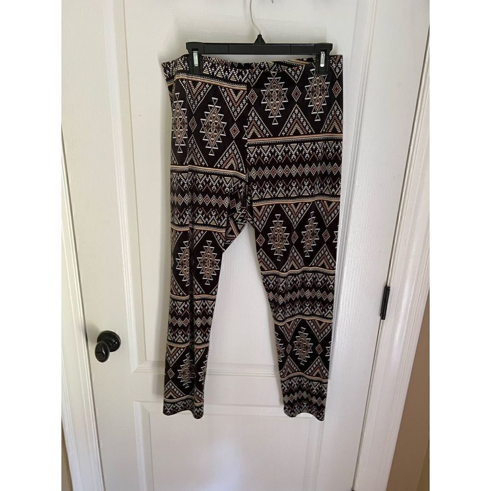 No Boundaries soft leggings diamond pattern black and gold